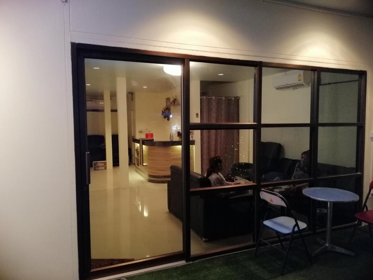 The Baan Nathong Hostel Bangkok Exterior photo